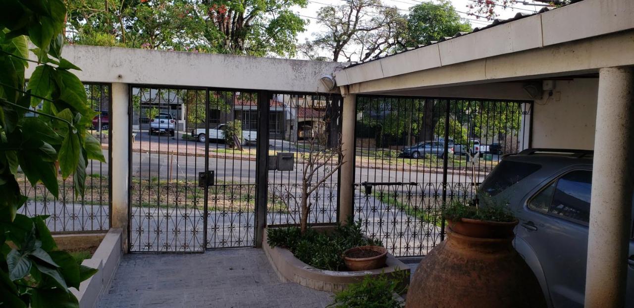 La Casa Del Paseo Homestay *