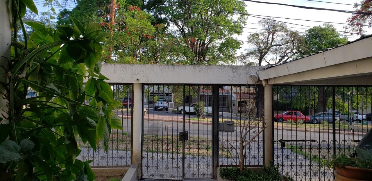 La Casa Del Paseo Homestay *